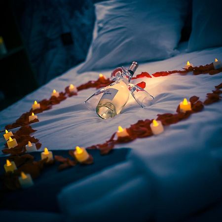 Love Room Du Mont D'Or - Baignoire Spa - Minibar Offert Marseille Bagian luar foto