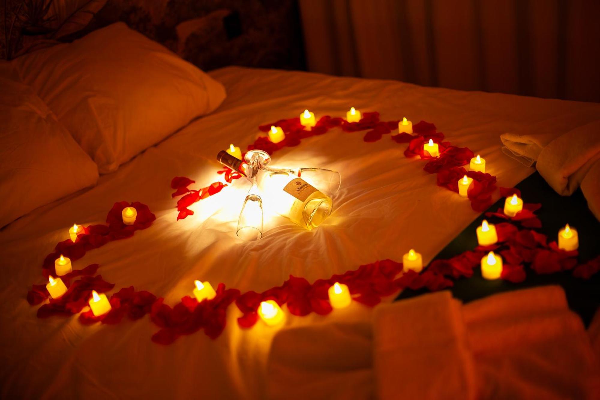 Love Room Du Mont D'Or - Baignoire Spa - Minibar Offert Marseille Bagian luar foto