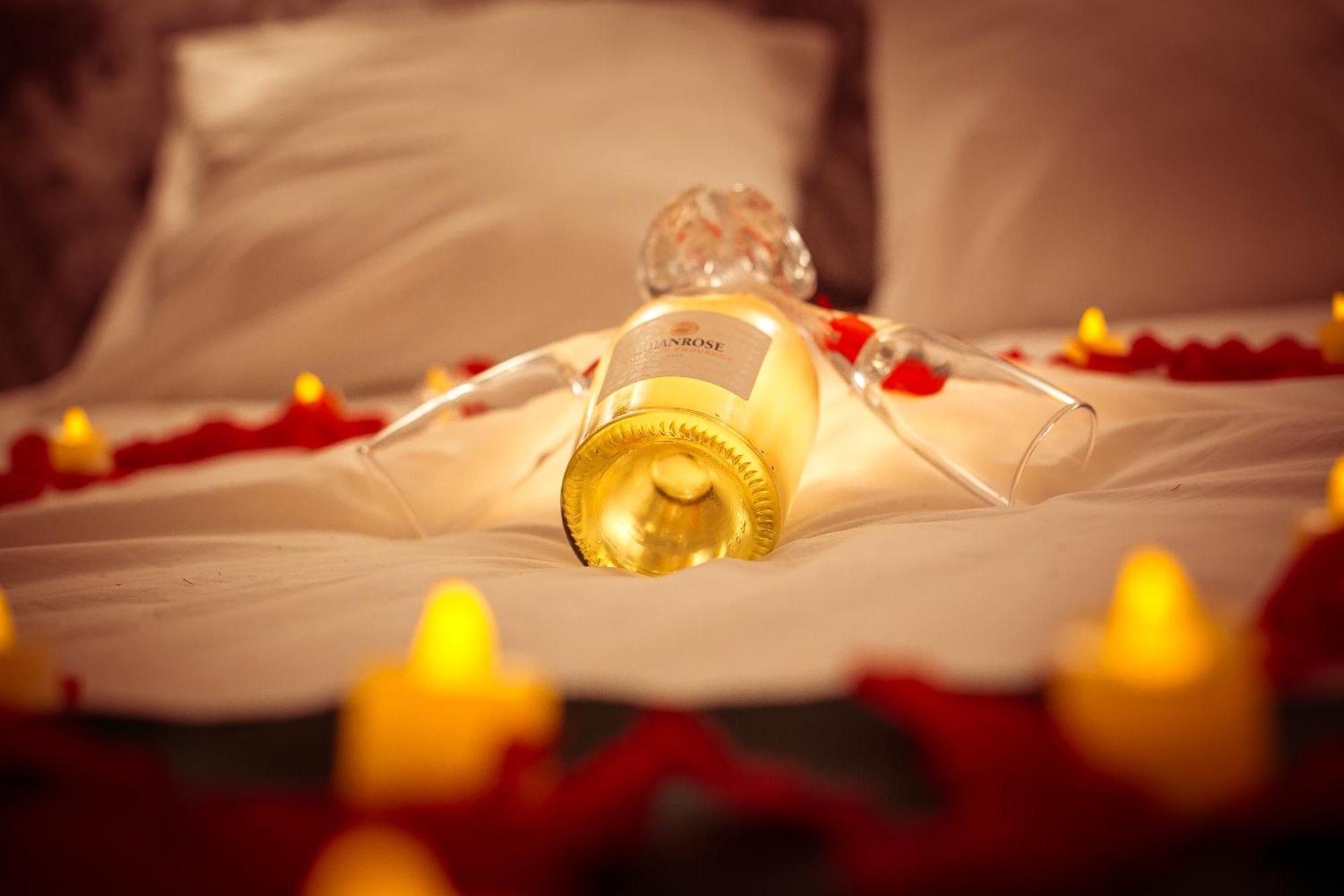 Love Room Du Mont D'Or - Baignoire Spa - Minibar Offert Marseille Bagian luar foto